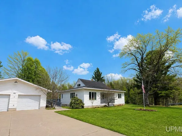 481 Cherry Creek Rd, Marquette, MI 49855