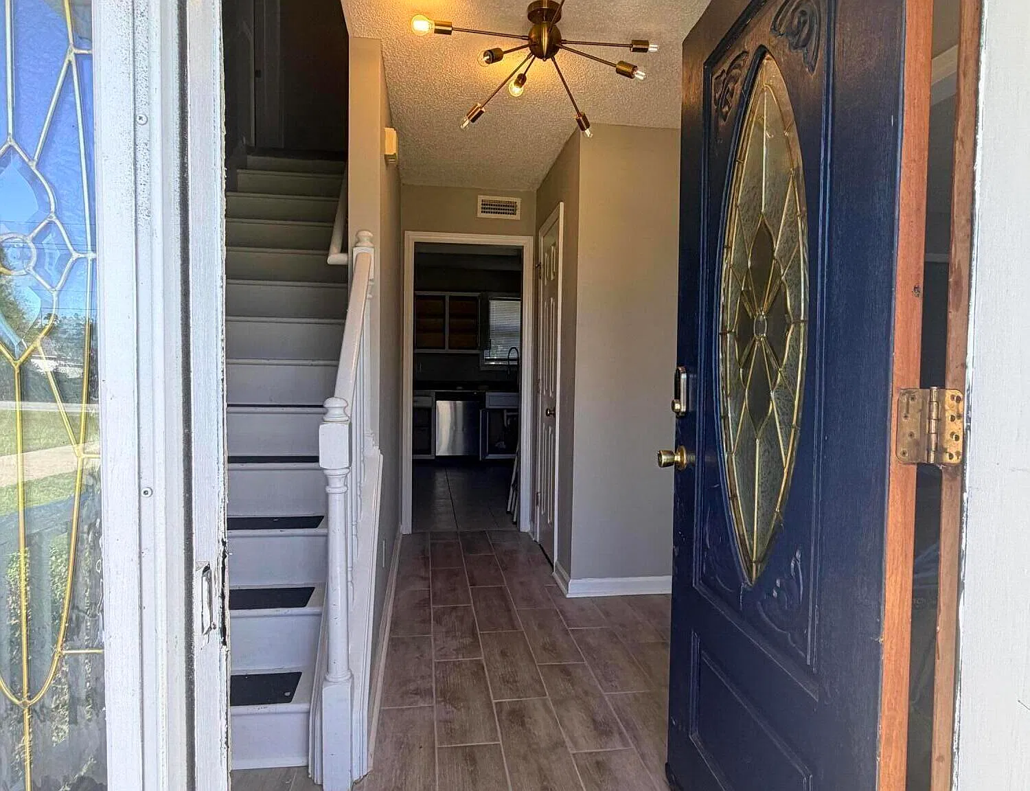 4 bed, 2.5 bath, $2,150 — Photo 2