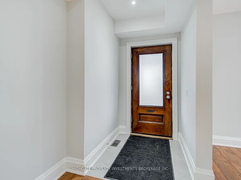 129 Hilton Ave #MAIN — Photo 2