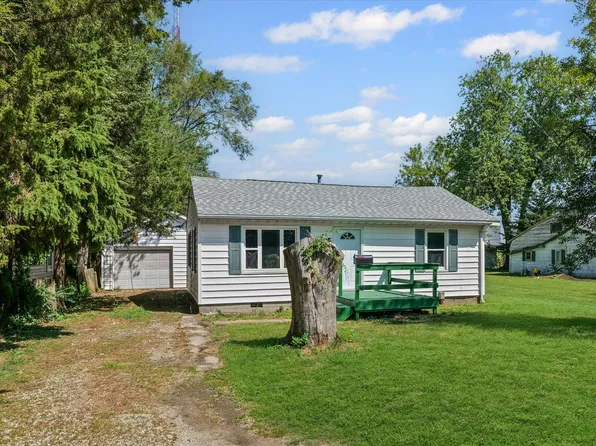 431 E Chestnut St, Paxton, IL 60957