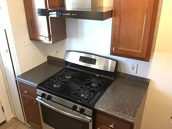 5th image of 1738 Westwood Ave APT B
