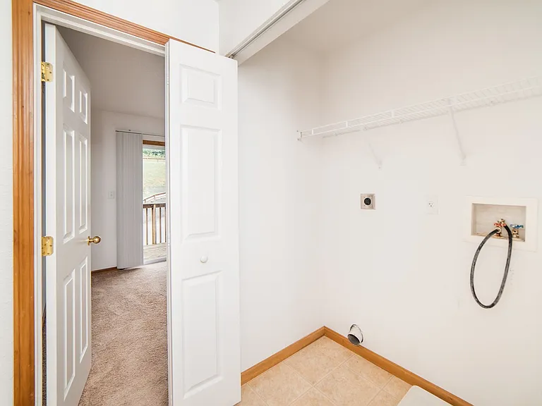 Pinnacle Heights Apartments — Photo 10