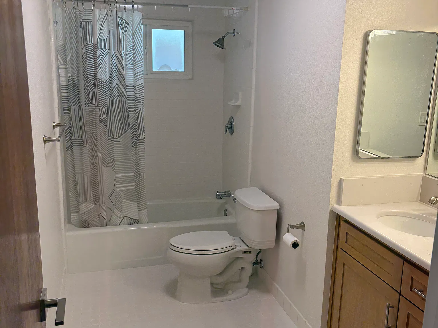 3 bed, 1240 sqft, $2,100 — Photo 4