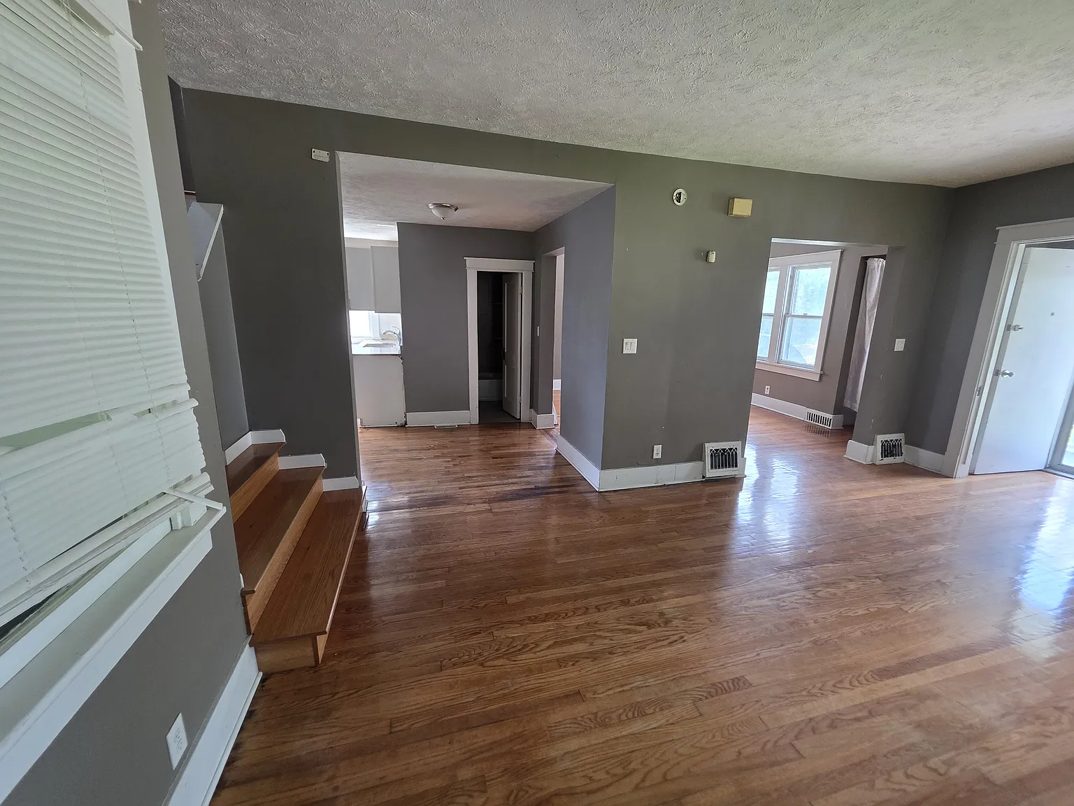 4 bed, 1574 sqft, $2,000 — Photo 3