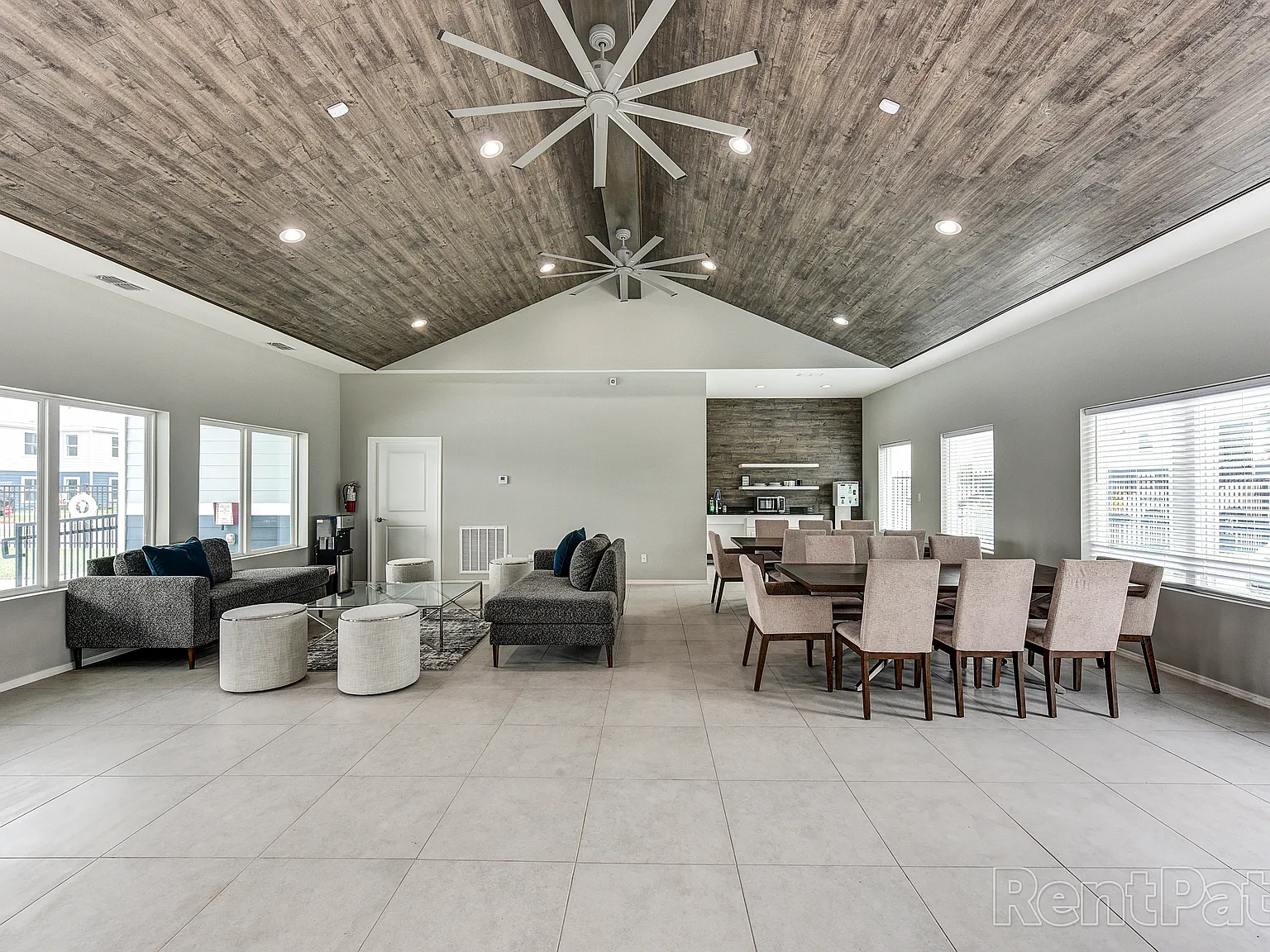 Mercedes Place Apartments — Photo 4