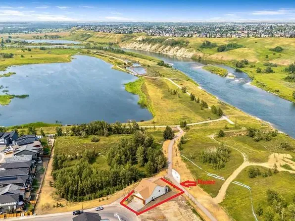 288 W Wolf River Dr SE, Calgary, AB T2X 4M8