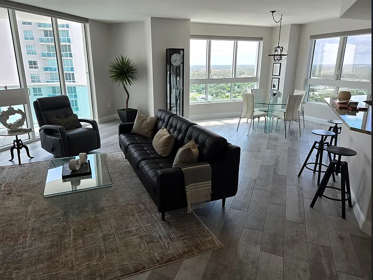241 Riverside Dr #2209 — Photo 1