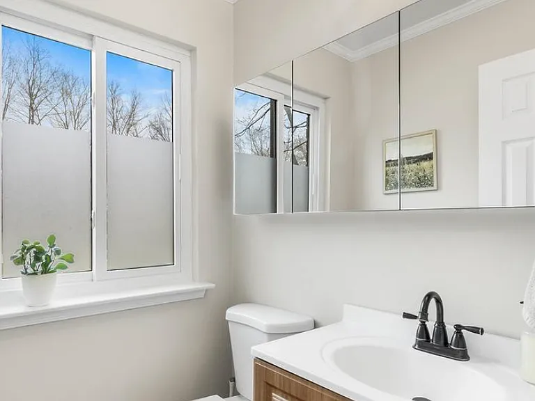 203 Elgin Ct — Photo 8
