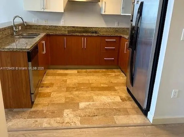 170 SE 14th St #3007, Miami, FL 33131