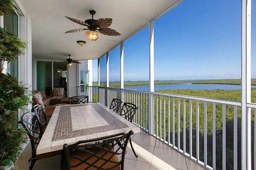 3 bed, 3.5 bath, 2818 sqft, $20,000 — Photo 1