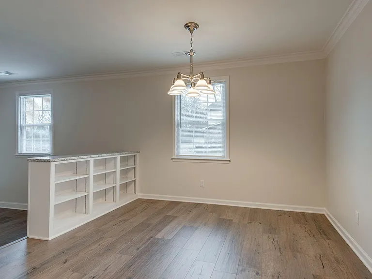 826 Victoria Dr — Photo 12