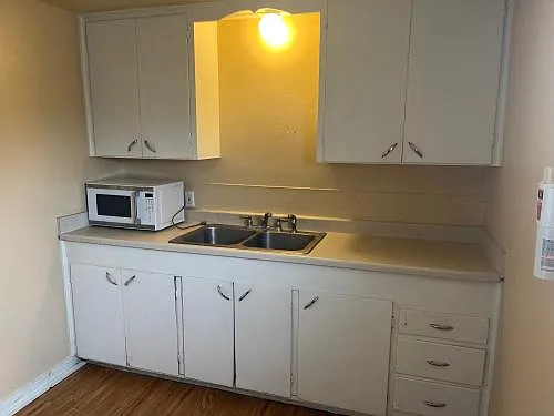 Building Photo - 110 Roosevelt St #5