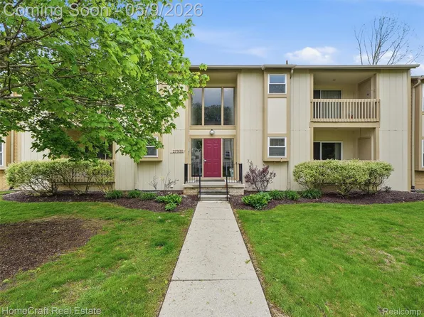 27920 Berrywood Ln Unit 33, Farmington, MI 48334