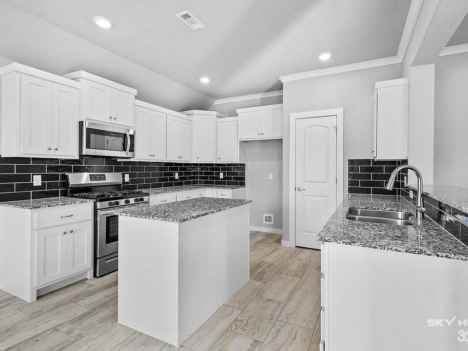 1st image of 818 Cooper Dr