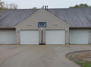 1140 Minns Dr APT 4, Machesney Park, IL 61115
