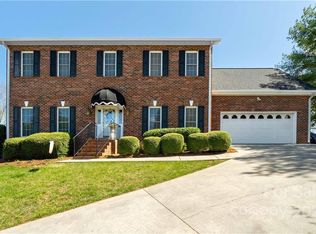 115 Mariners Point Ln, Hickory, NC 28601