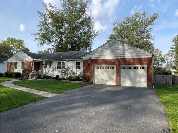 30 Parkwood Dr, Amherst, NY 14226