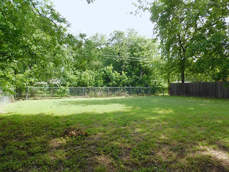 806 Cordell St — Photo 22