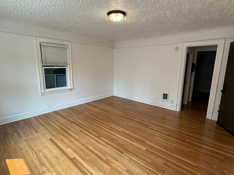 2235 NW Johnson St — Photo 2