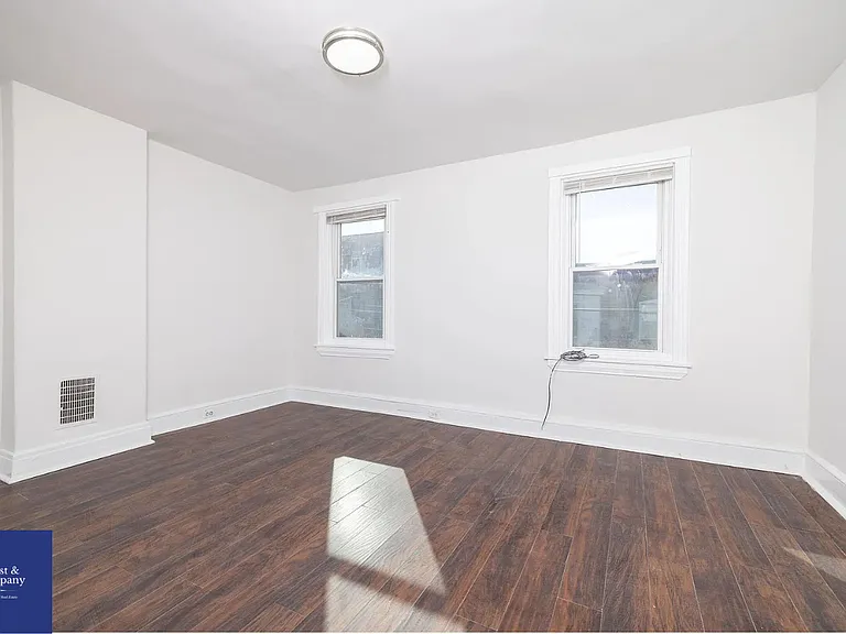 1739 W 5th St #2 — Photo 5