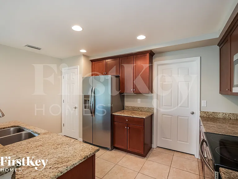 2209 NW 37th Ave — Photo 7