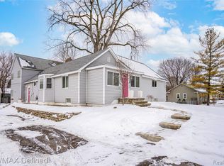 2724 Emmons Ave, Rochester Hills, MI 48307