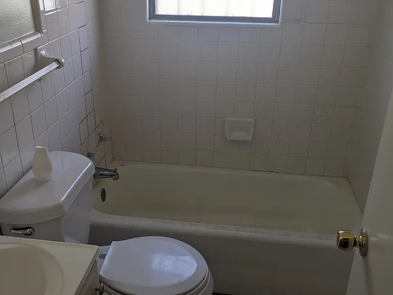209 E Dean Ave — Photo 3