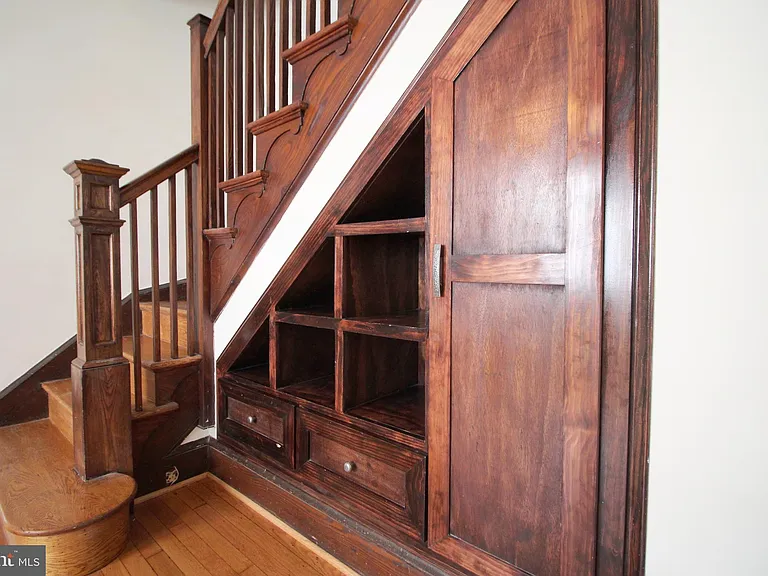 2417 Otis St NE — Photo 10