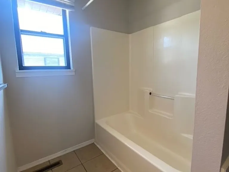 1443 N Wabash Ave — Photo 7