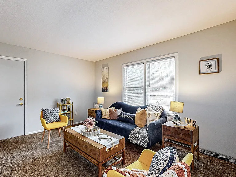 2519 Clarkson Ave — Photo 3