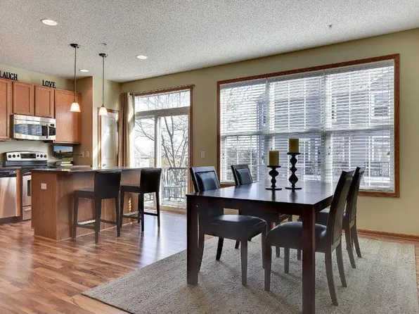9981 Wildflower Dr, Eden Prairie, MN 55347