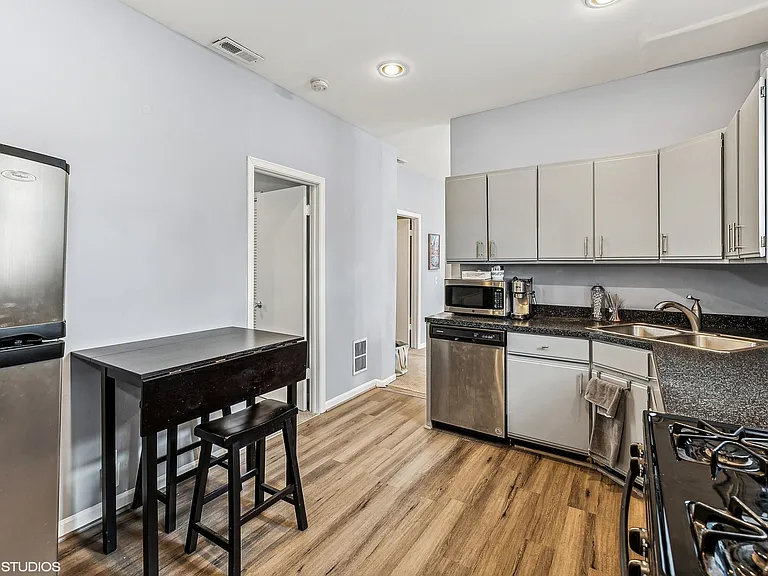 1815 W Henderson St #2 — Photo 7