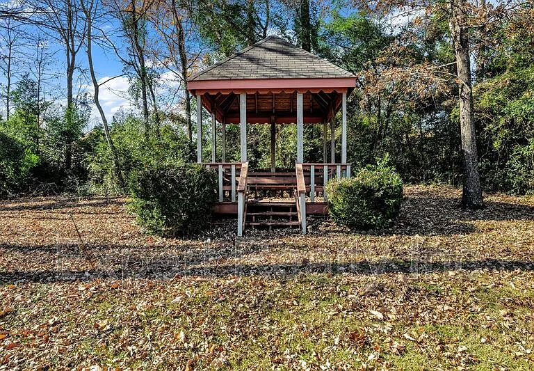 822 Linbard Ln — Photo 24