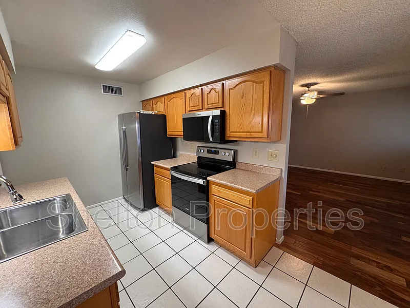 2 bed, 2.0 bath, 1025 sqft, $1,495 — Photo 2