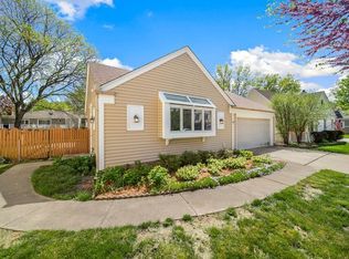 6631 Fernwood Dr, Lisle, IL 60532
