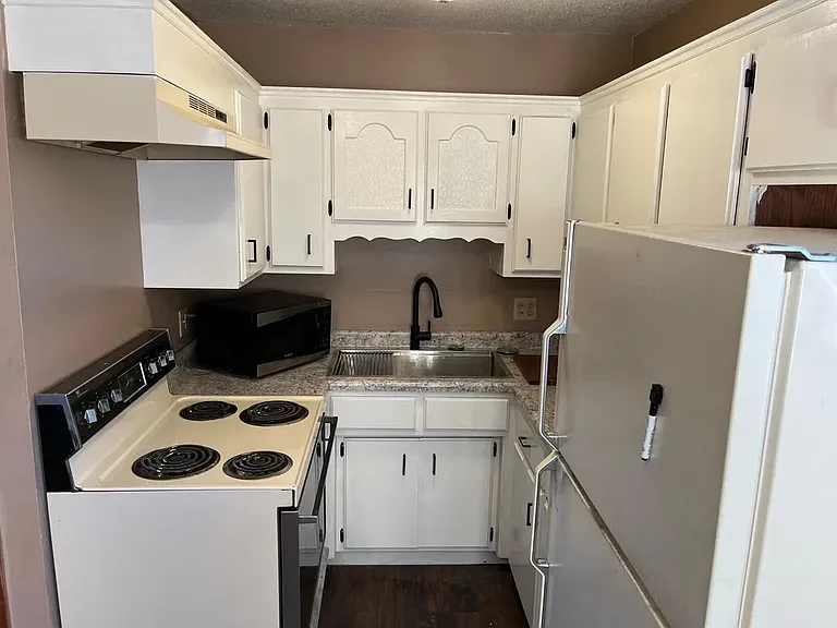 114 Main St NW #3 — Photo 10