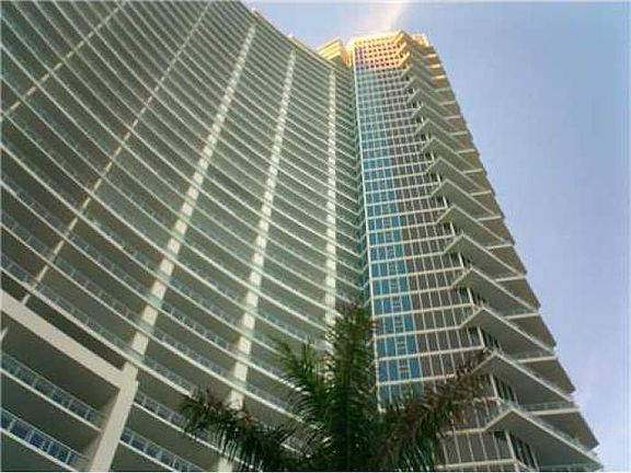 305Broker Lionel+Monica