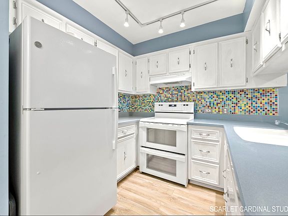 5th image of 1605 Old Oak Pl #B-1