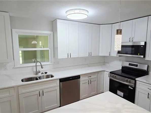 704 Burgesses Ln, Virginia Beach, VA 23452