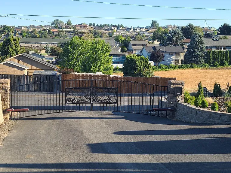 Entry gate