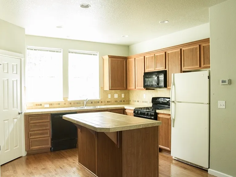 15305 SW Diamond St — Photo 5
