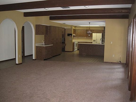 4th image of 2153 Woods Ct