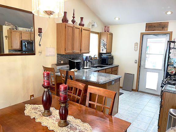 3rd image of 7993 Lancaster Ln