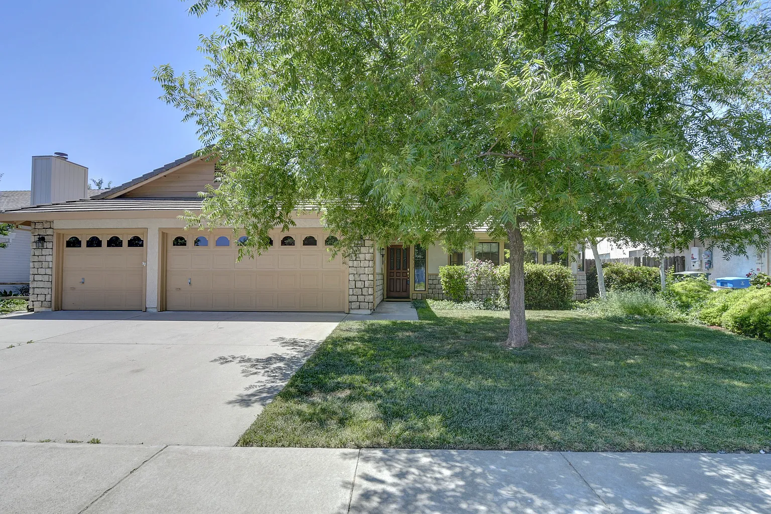1517 Portola Valley Rd photo 1