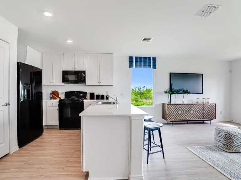 312 Bertram Oaks Dr — Photo 5