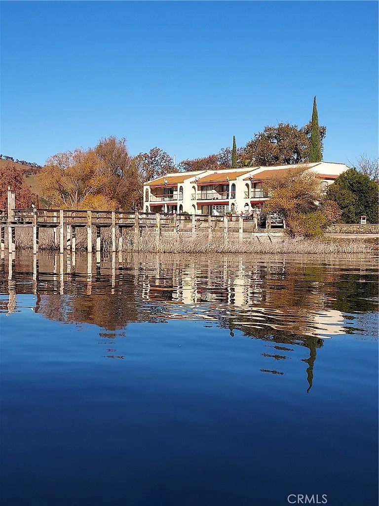 Building Photo - 14083 Lakeshore Dr