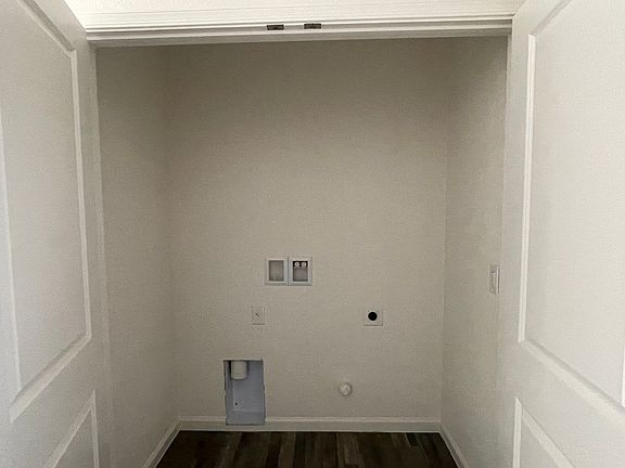 5th image of 2446 River Valley Cir
