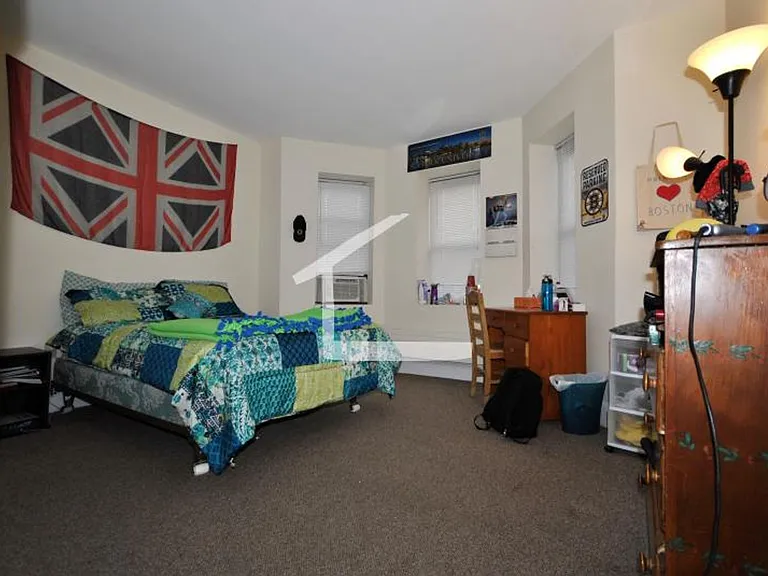 822 Beacon St #3 — Photo 4