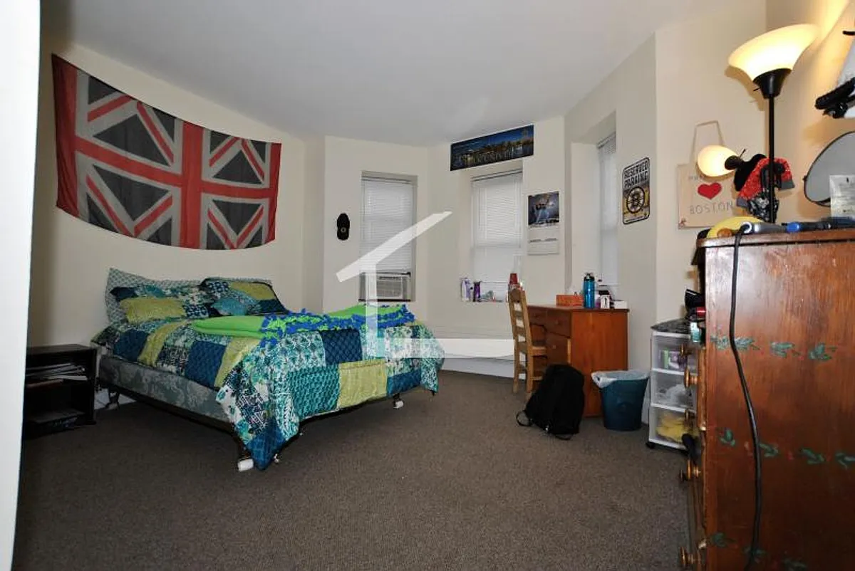 Building Photo - 827 Beacon St #3A
