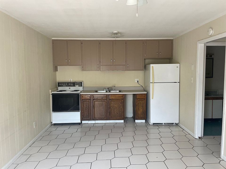 2nd image of 1880 Green Dr NW #6